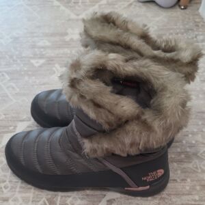 The North Face Women's Charcoal and Tan Winter Boots